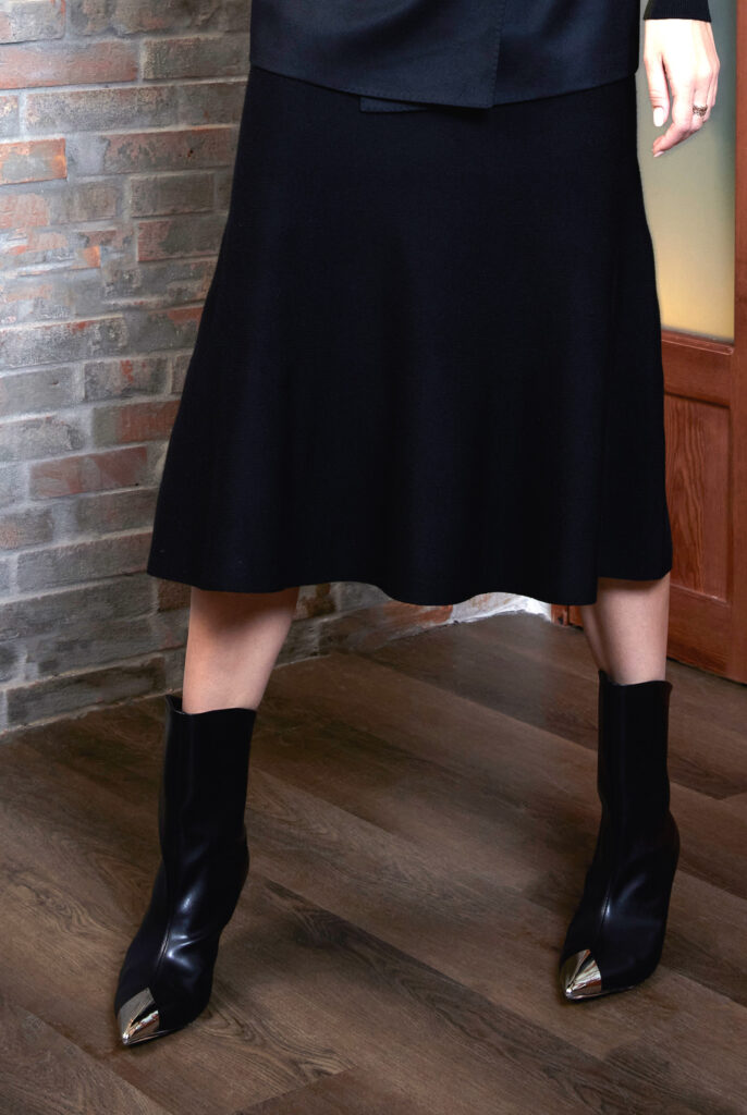 Queluz Skirt – Trumpet midi skirt in black25378
