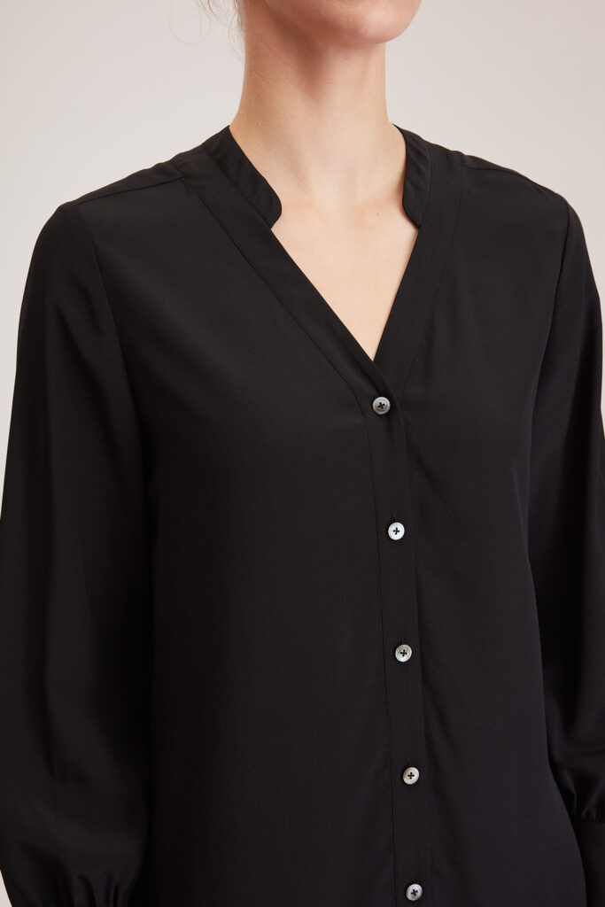 Canterbury Blouse – Silk V-neck blouse in black silk crepe de chine24936