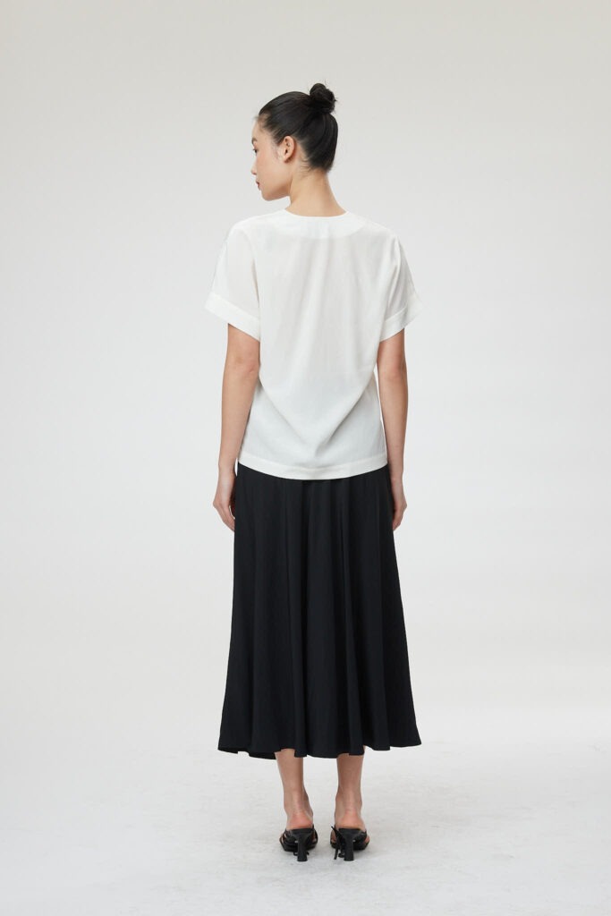 Lecce Blouse – V-neck blouse in white25015