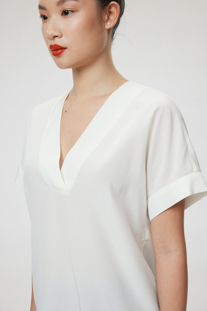 Lecce Blouse – V-neck blouse in white25017