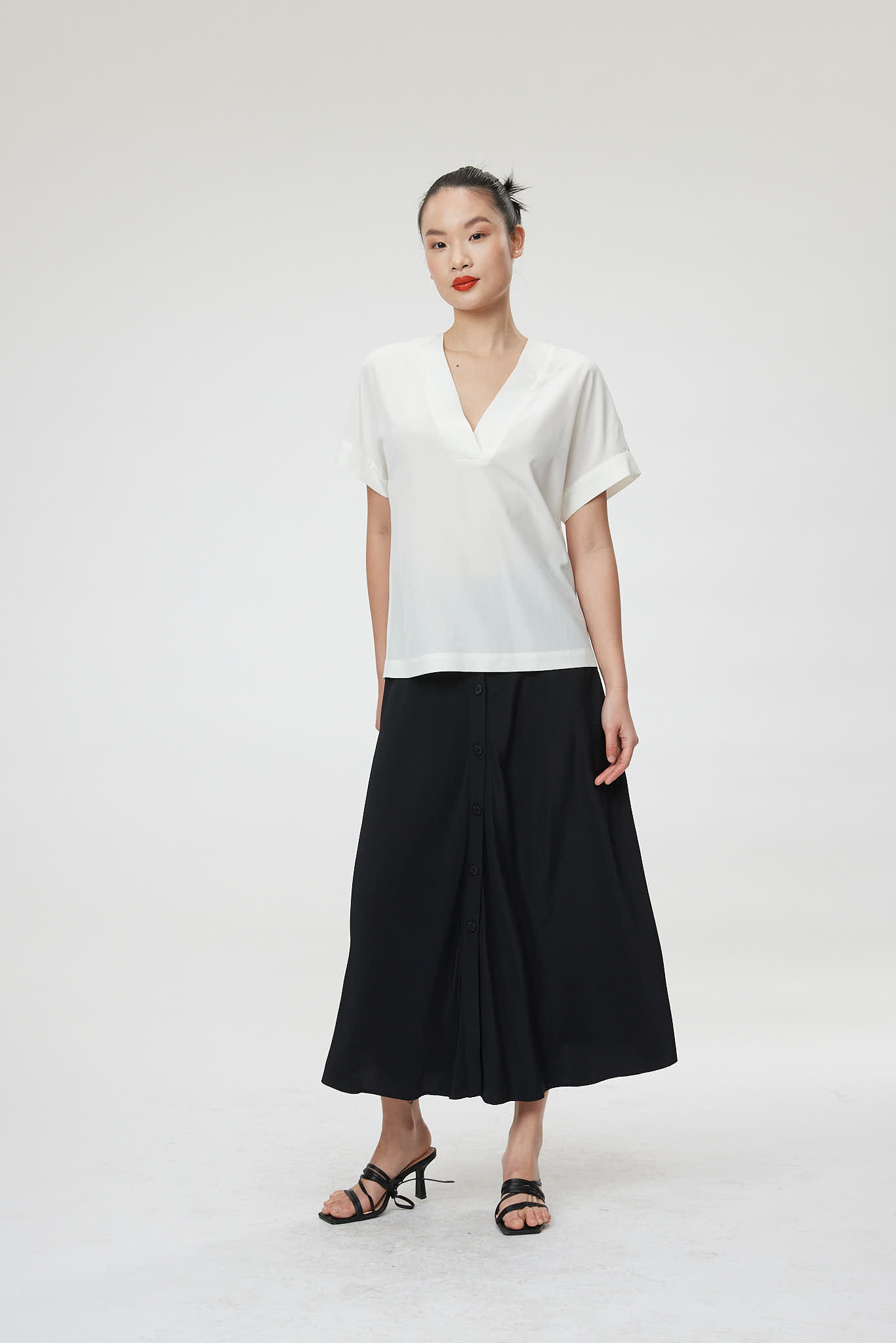 Lecce Blouse – V-neck blouse in white0