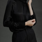 Fundao Blouse – High neckline blouse in black25480