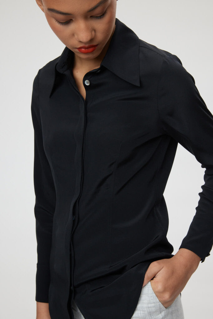 Trento Blouse – Fitted silk blouse in black25121