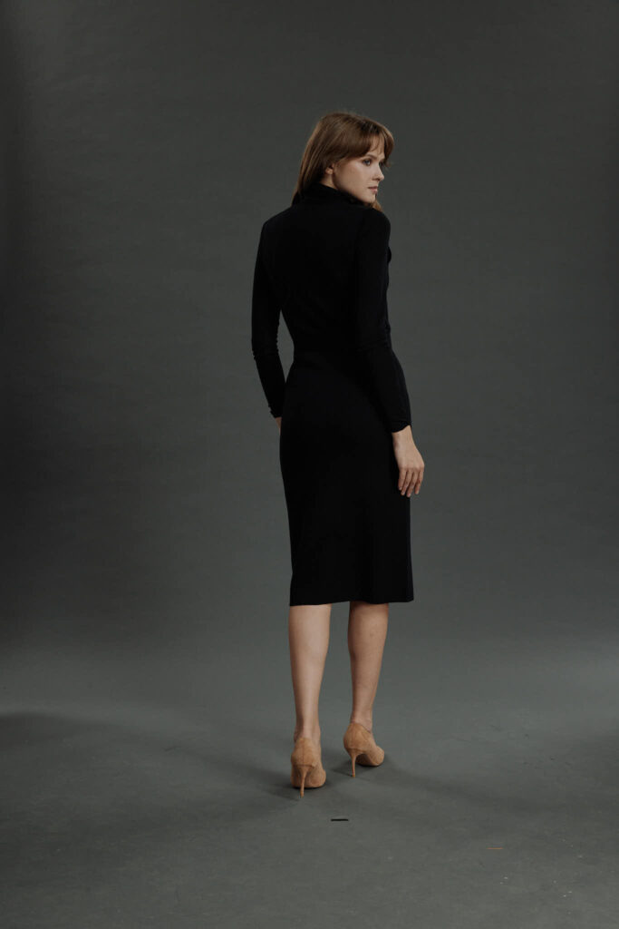 Porto Knit Dress – Knit V-neck dress in black25442