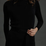 Porto Knit Dress – Knit V-neck dress in black25444