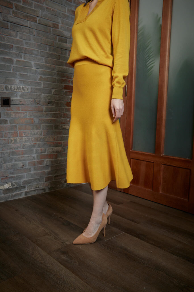 Queluz Skirt – Trumpet midi skirt in ochre yellow25269