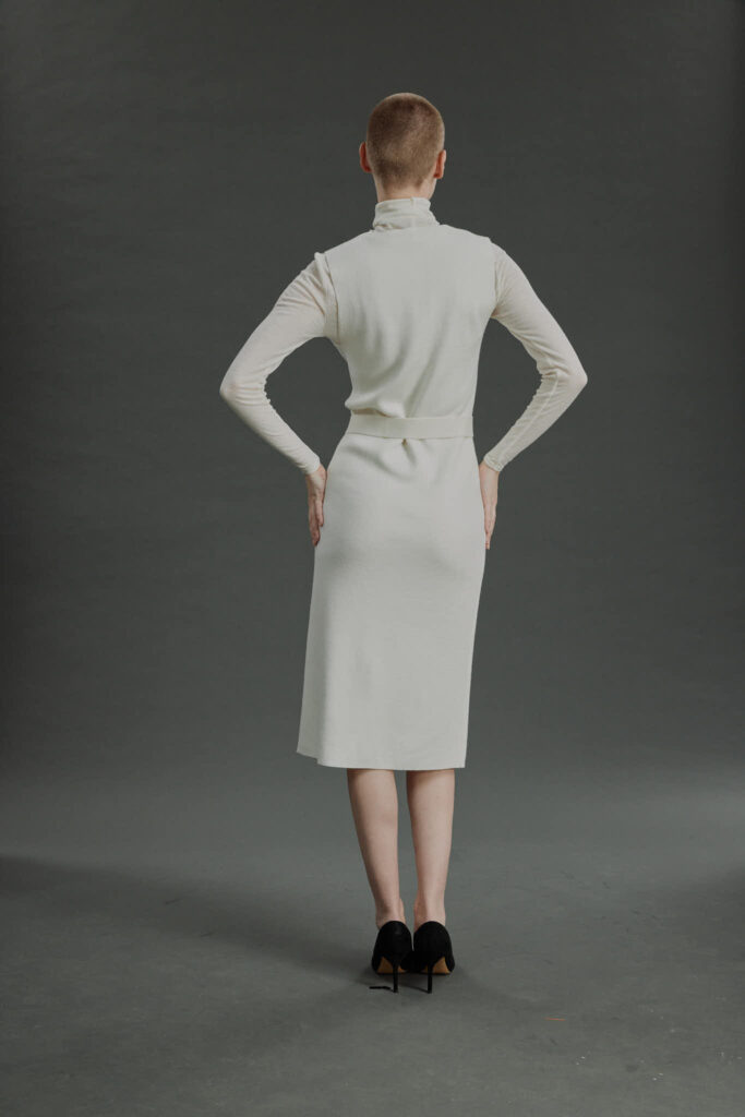 Porto Knit Dress – Knit V-neck dress in black white25447