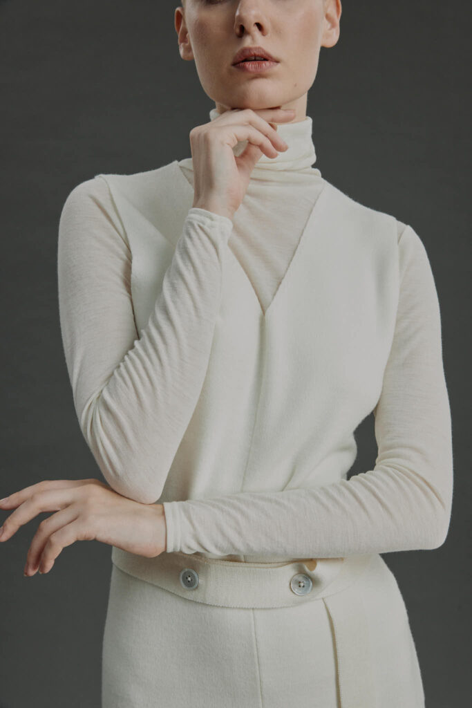 Porto Knit Dress – Knit V-neck dress in black white25449