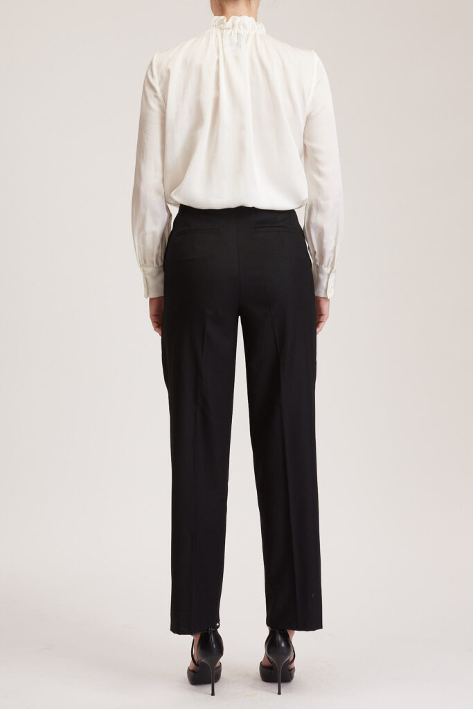 Manchester Trouser – High-waisted cropped trousers in plain black wool24930