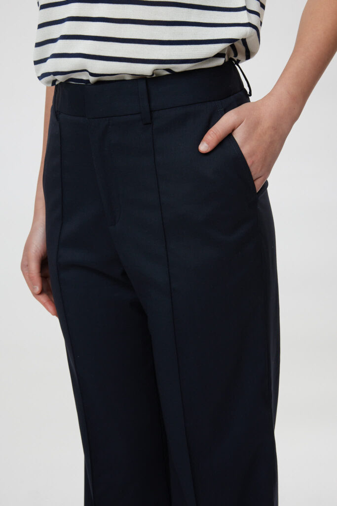 Emilia Trouser – Slim-fit bootcut trousers in navy blue25131