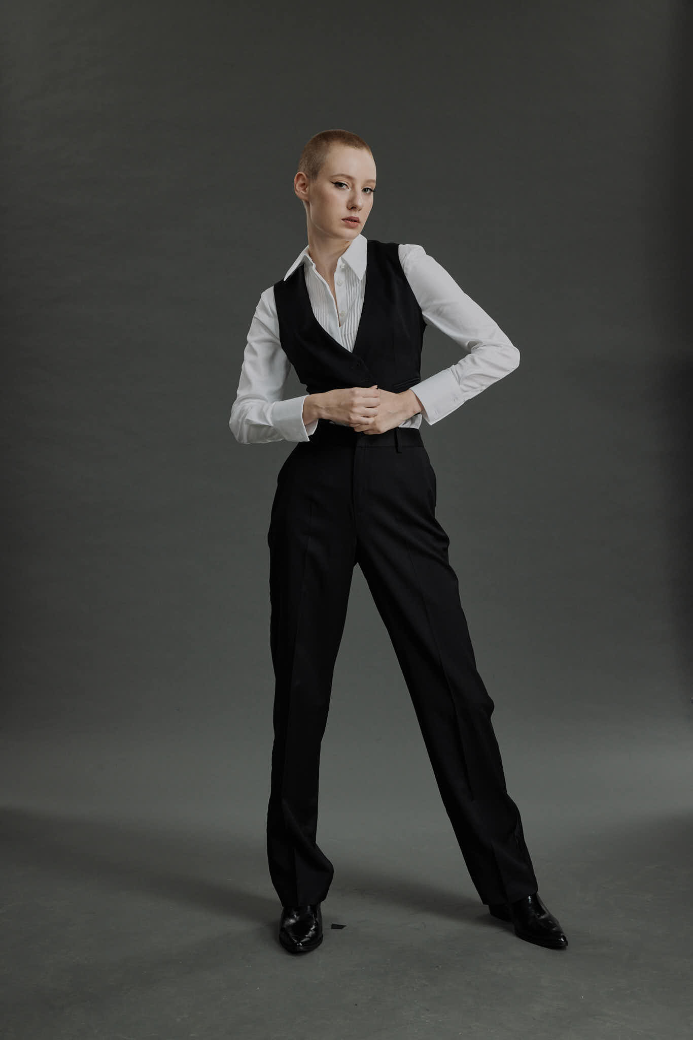 Elvas – Limited Edition Trousers – Narrow leg trousers in black0