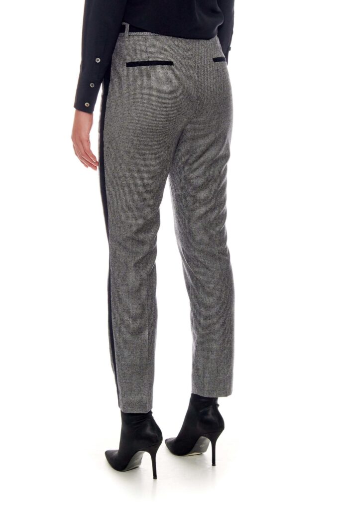 Lyon – High-waisted wool trousers with side bars in black and white houndstooth24682