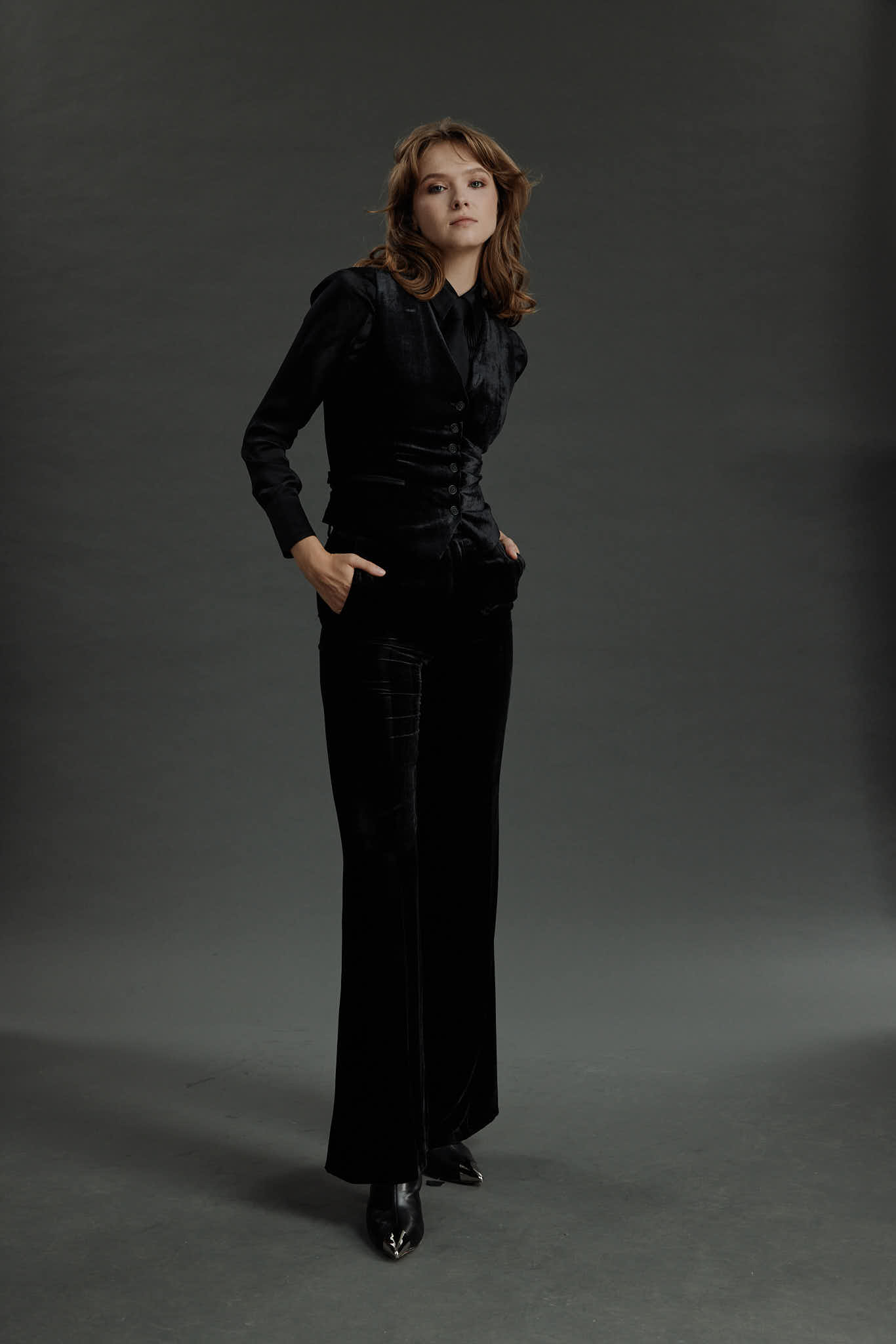 Maia – Limited Edition Waistcoat – Waistcoat in black velvet0